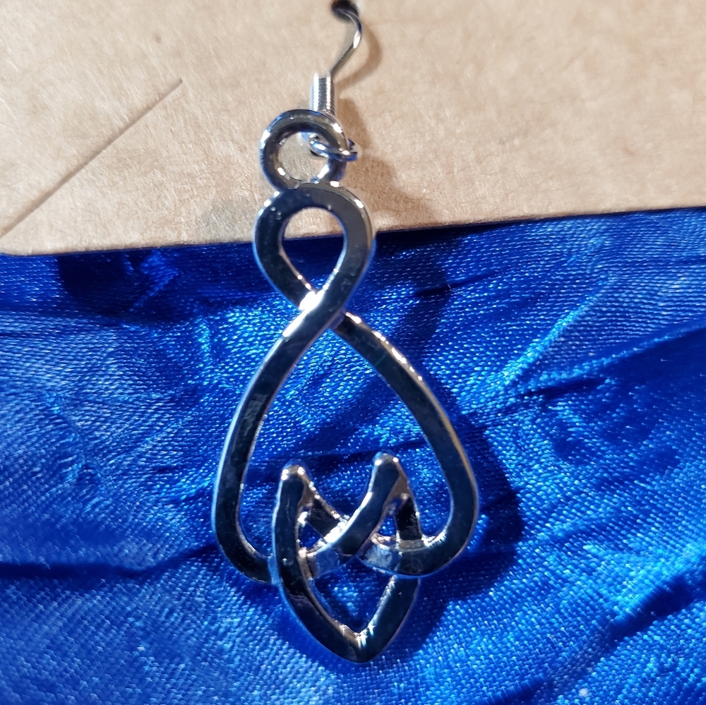 Silver Celtic dangle earrings. Great design and lightweight